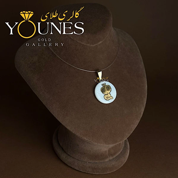 آویز طلا حکاکی سنگ صدف کرم بزرگ